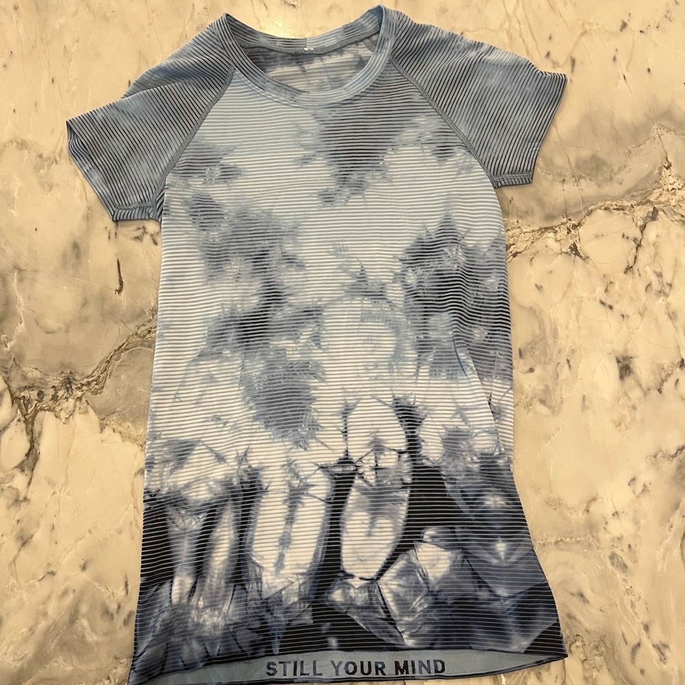 Lululemon Blue tie dye. Swiftly Tech Short-Sleeve Shirt. Size 4.